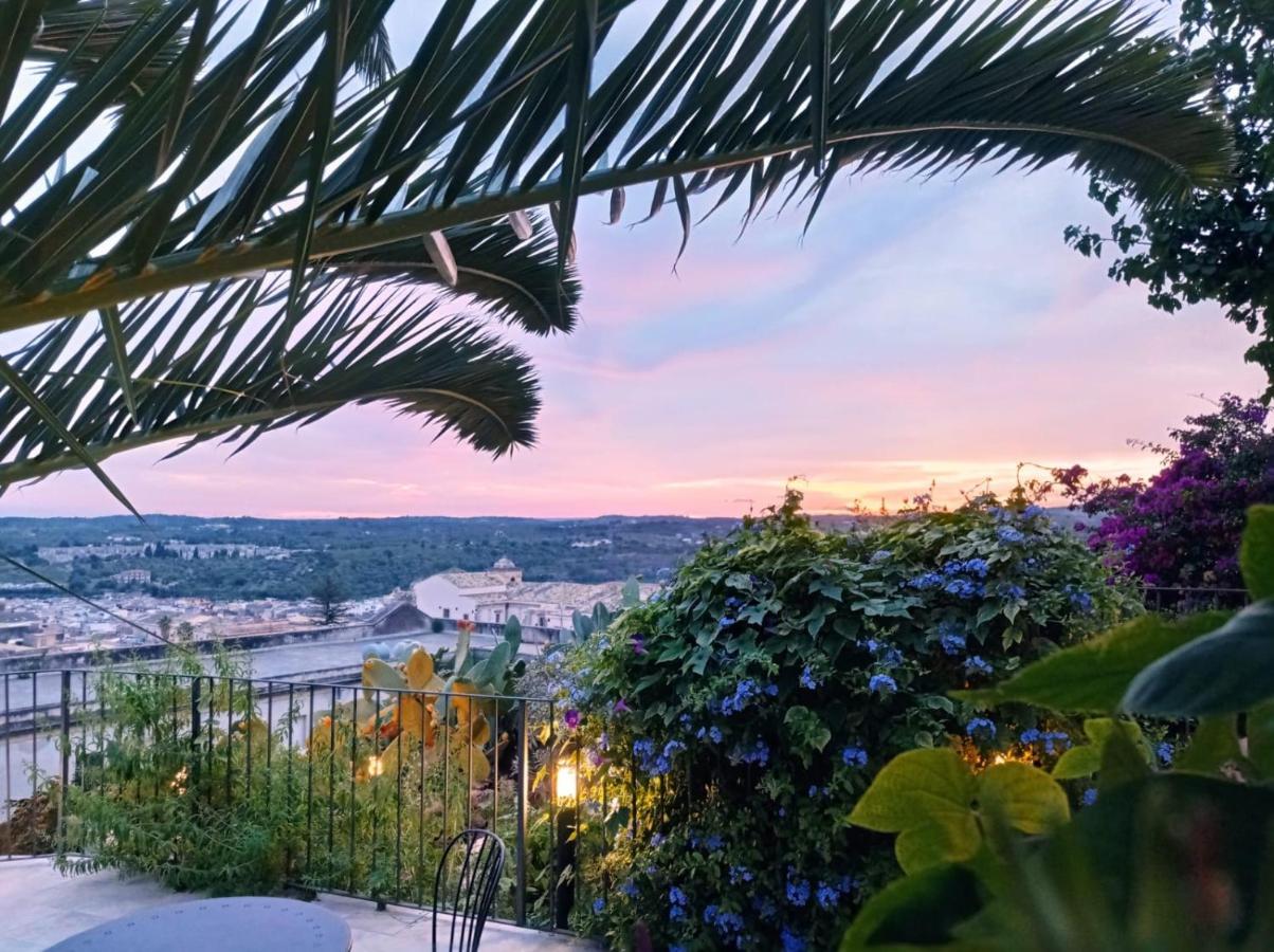 Trigona Garden Suite Noto Eksteriør billede
